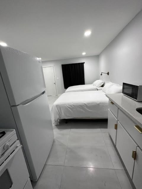 White Sands Inn, Marina, Bar & Grill 2*