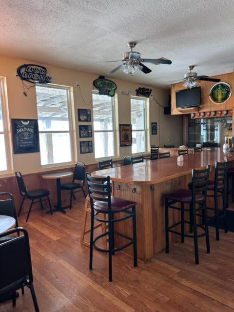 White Sands Inn, Marina, Bar & Grill Motel