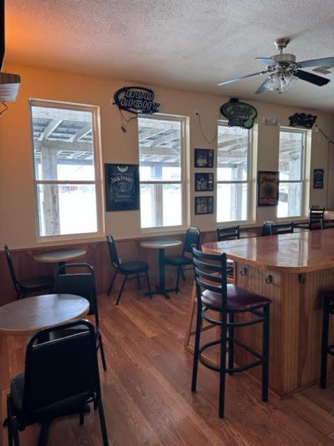 White Sands Inn, Marina, Bar & Grill
