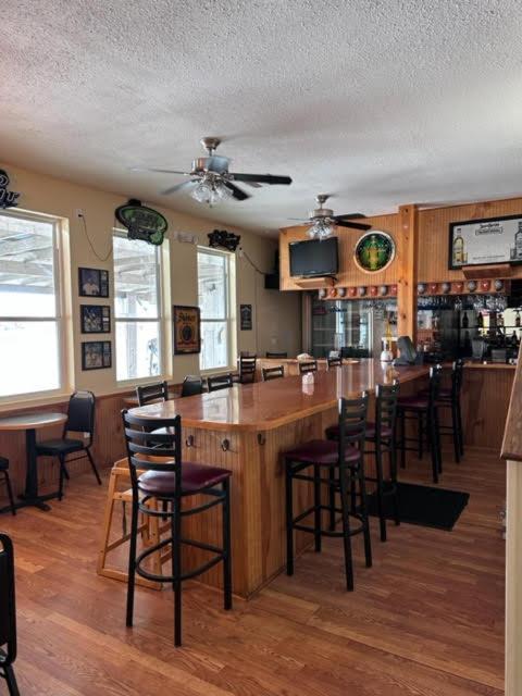 White Sands Inn, Marina, Bar & Grill