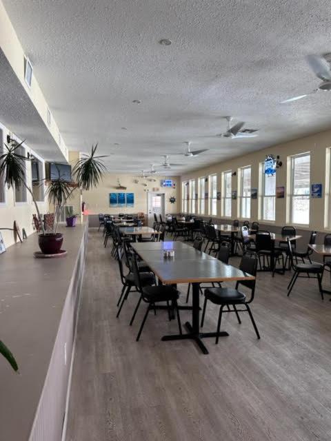 Motel White Sands Inn, Marina, Bar & Grill