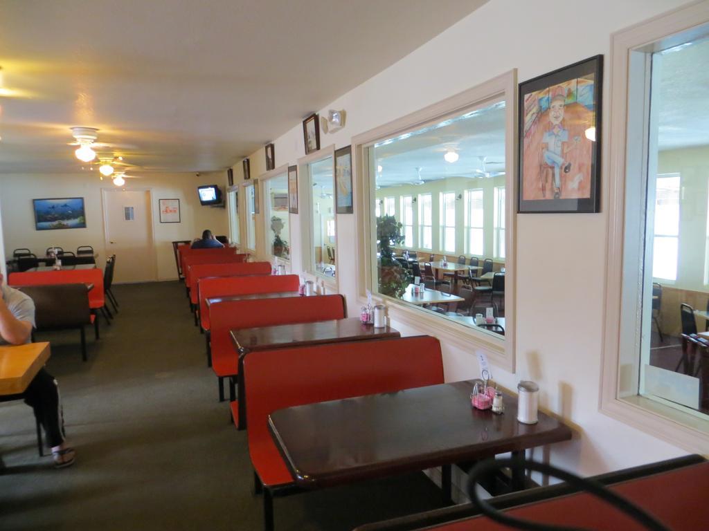 White Sands Inn, Marina, Bar & Grill